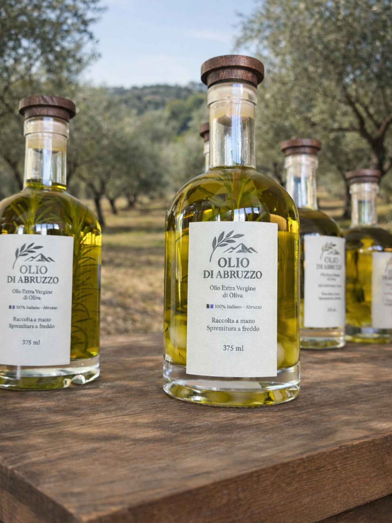 Garrafas artesanais Olio di Abruzzo no olival